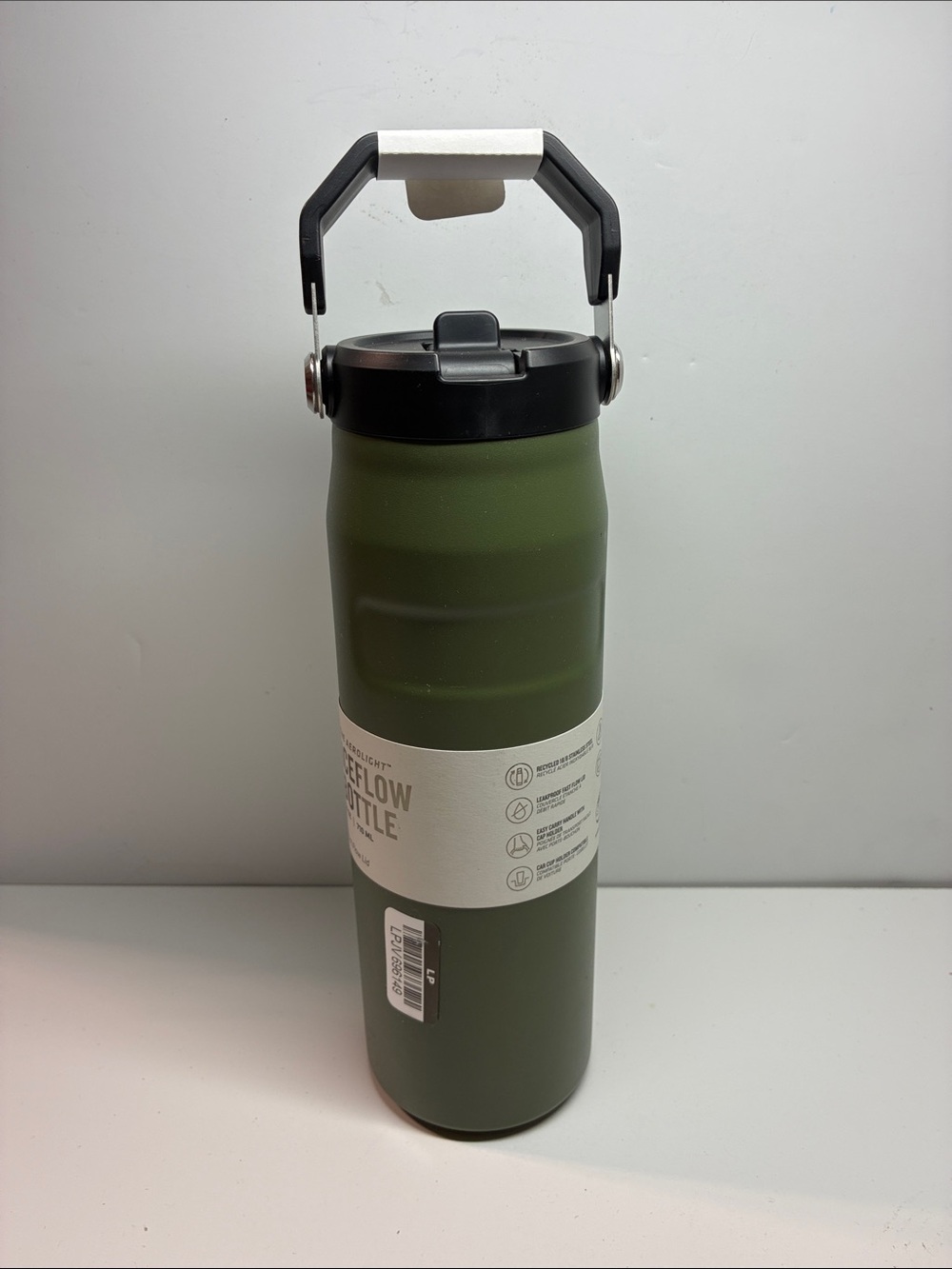 NEW Stanley the Iceflow Flip Straw Bottle 24 oz